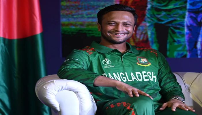 নৌকার মনোনয়ন ফরম নিলেন সাকিব আল হাসান